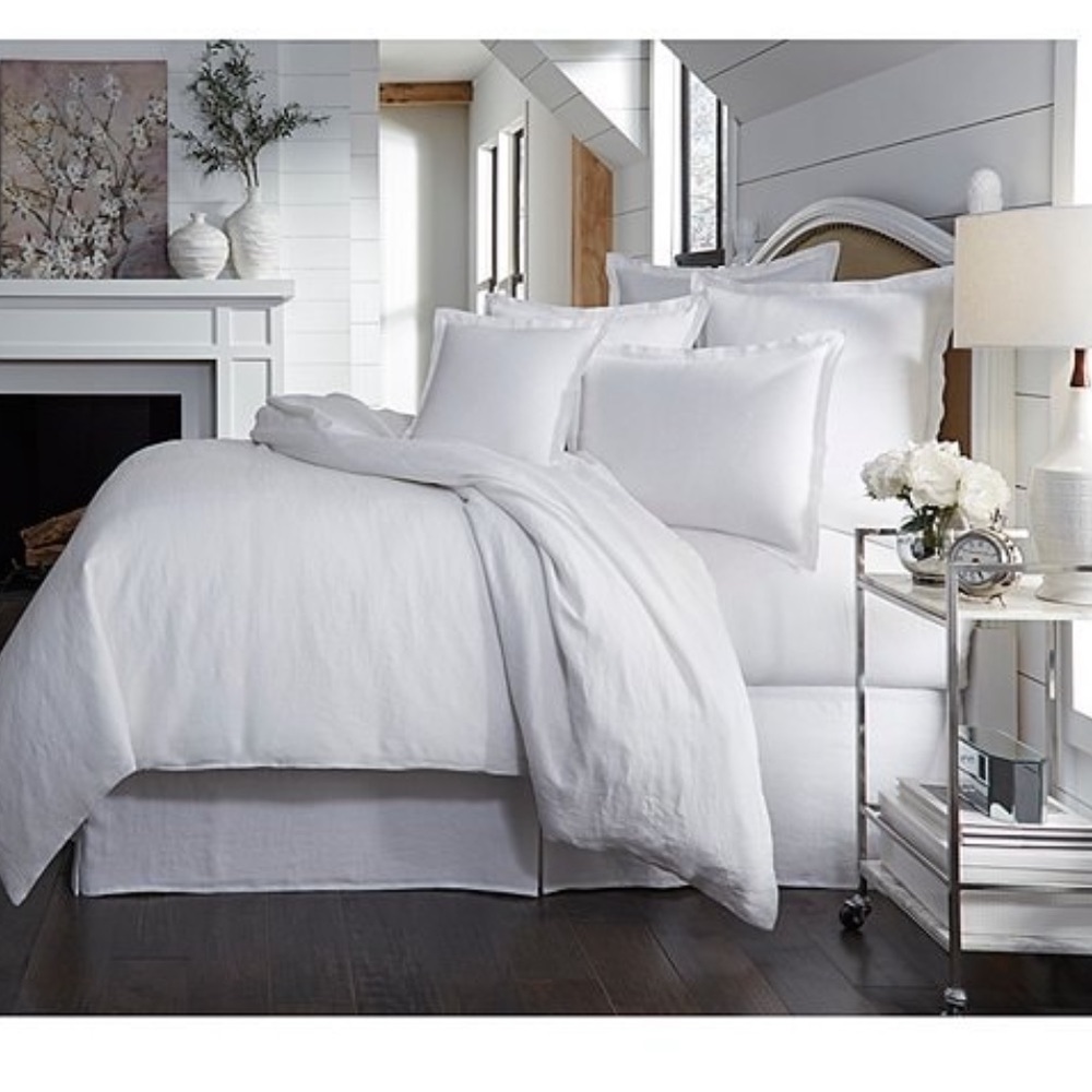 Southern Living Full/Queen  Heirloom Linen Duvet Cover and shams.